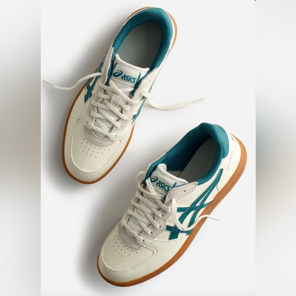 Asics Skyhand OG Sneakers in Creamy Rain Lake - Women's 7
